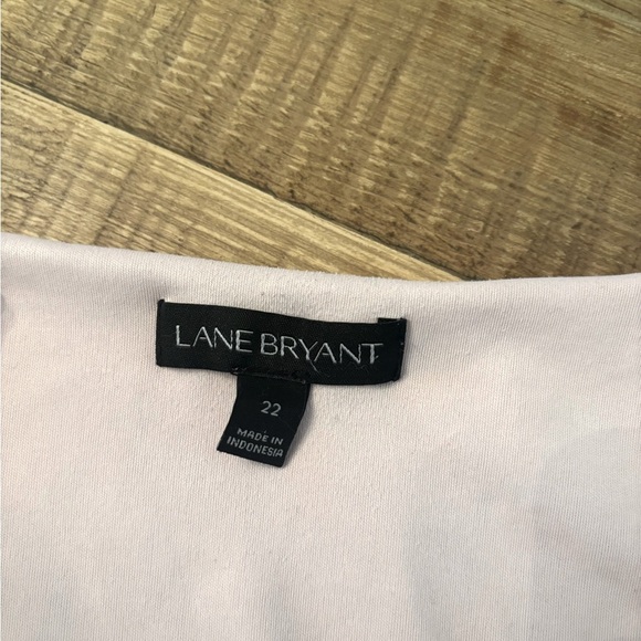 Lane Bryant Ruffled V-Neck Top. Women’s Sz-22 3X Pink Floral. EUC Flattering. - Picture 6 of 10